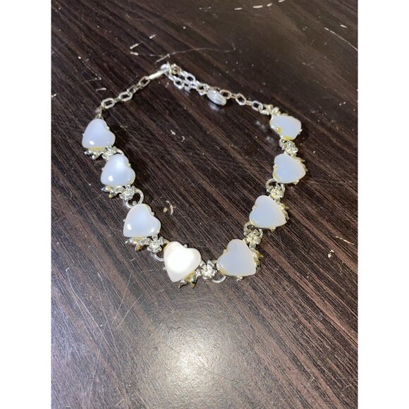 Vintage Moonray / Moonglow Creamy White Lucite Heart Choker Necklace 16 Inch - Picture 3 of 10